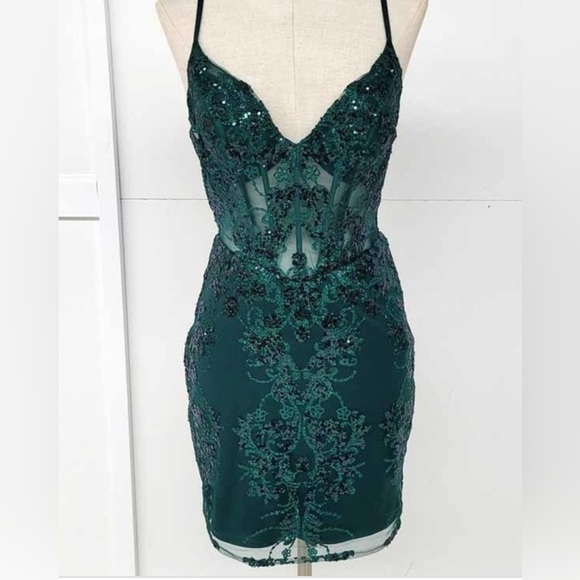 EMERALD GREEN HOMECOMING DRESS - Picture 3 of 5